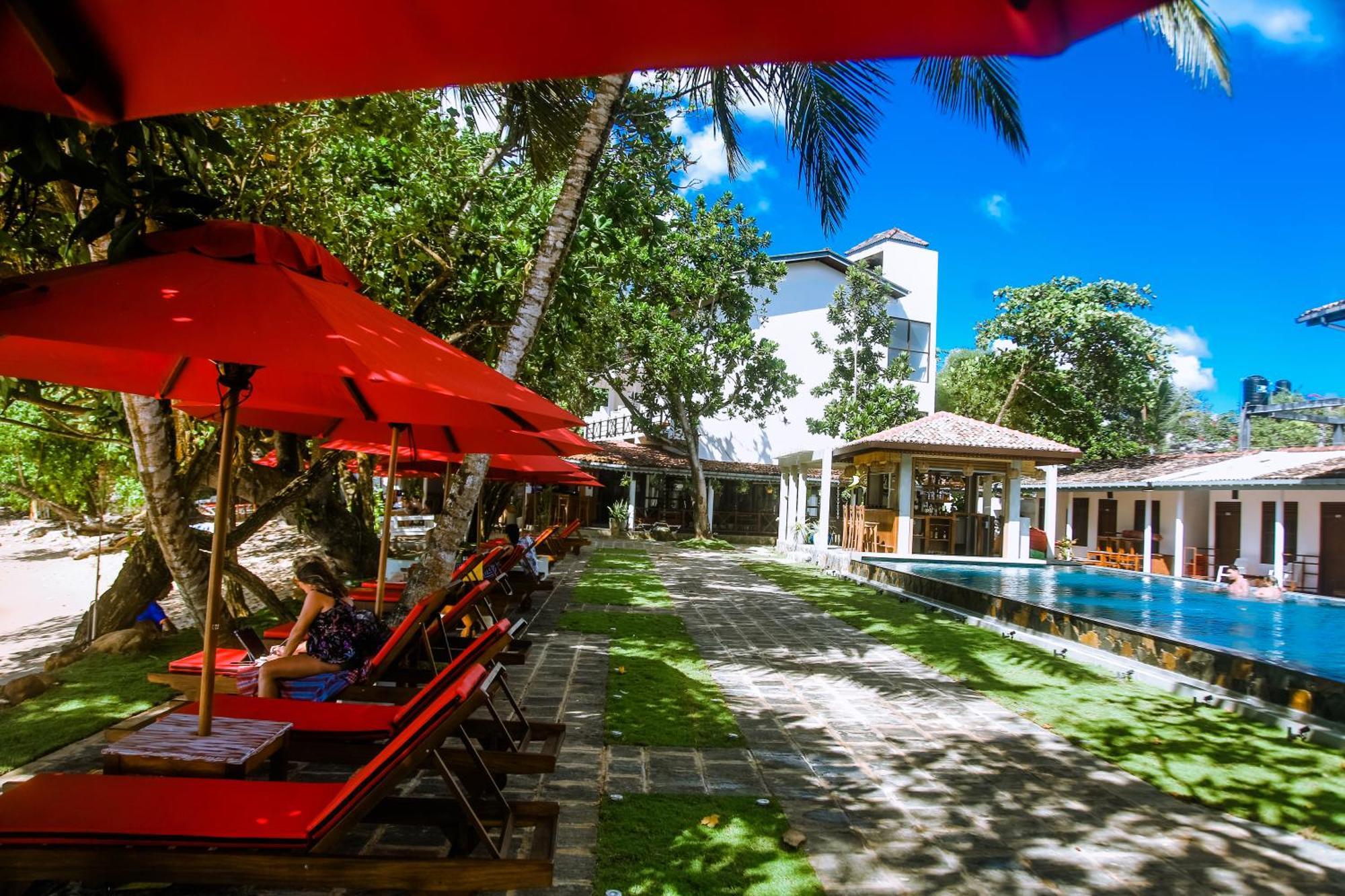 Surf Sea Breeze Hotell Mirissa Eksteriør bilde