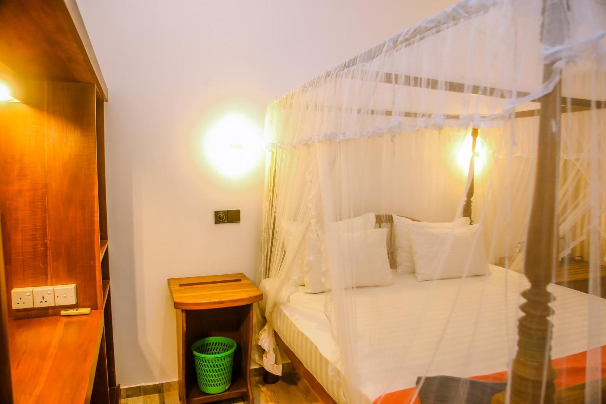 Surf Sea Breeze Hotell Mirissa Eksteriør bilde