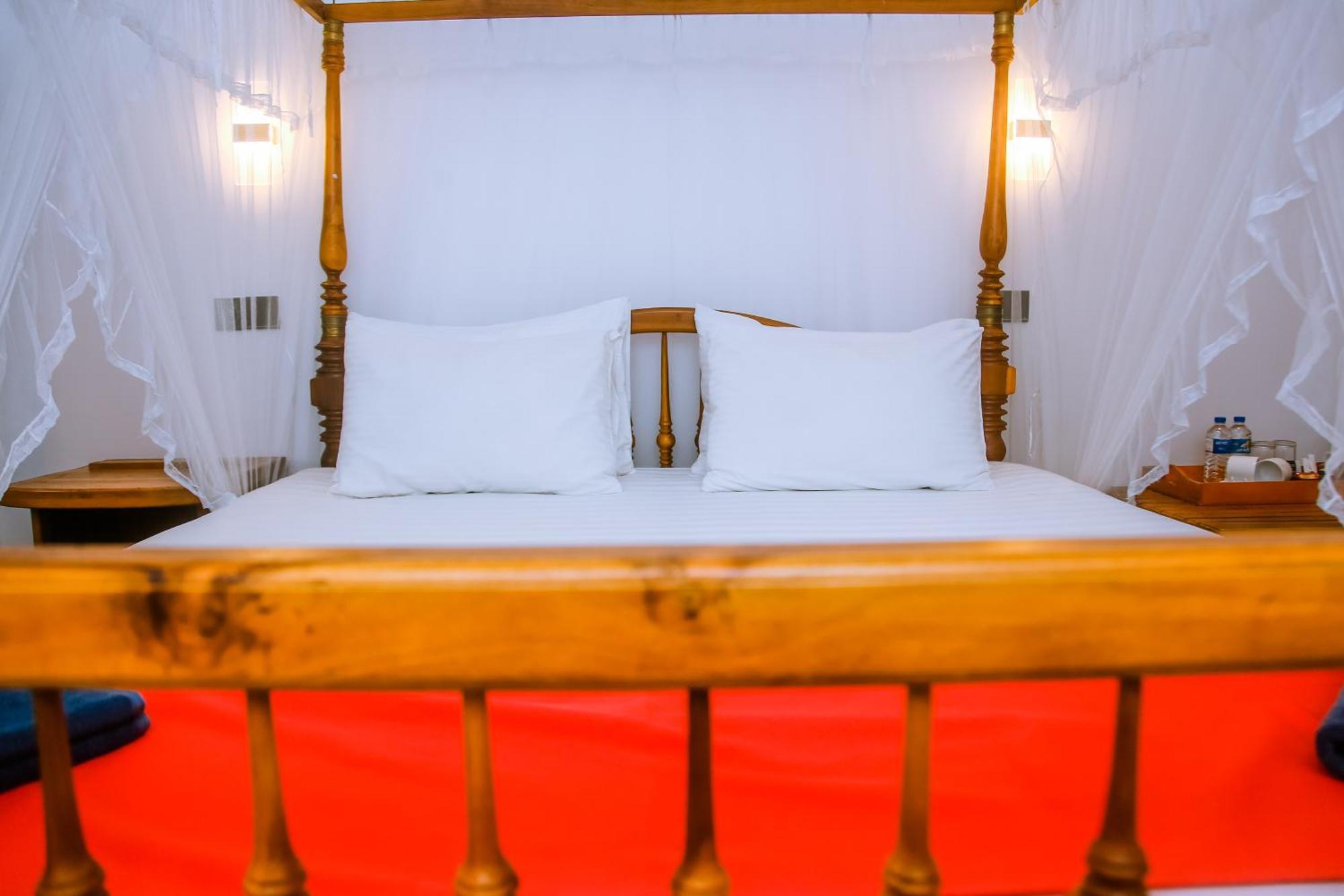Surf Sea Breeze Hotell Mirissa Eksteriør bilde